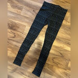 American Eagle Grey with Black Pattern Knit Leggings